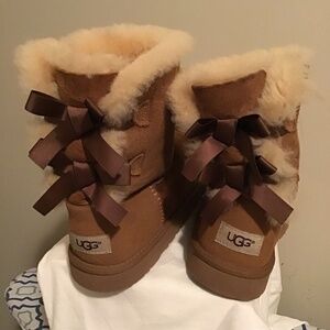 🔥best offers, UGG, size 5, see photos, new condition
